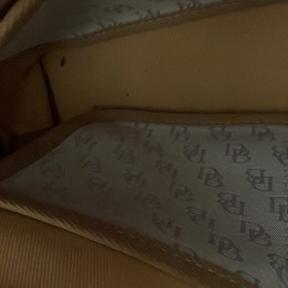 Authentic Dooney & Bourke Handbag - Picture 11 of 11